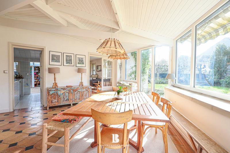 Maison - 218 m² - 9 pièces