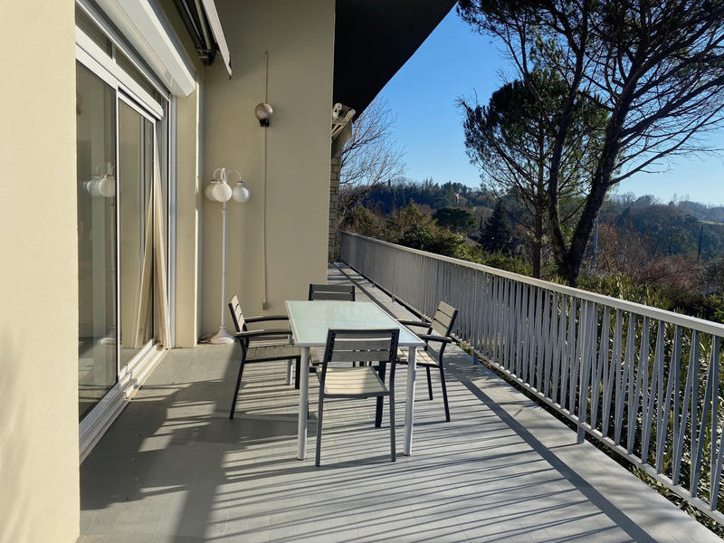 Maison - 238 m² - 9 pièces