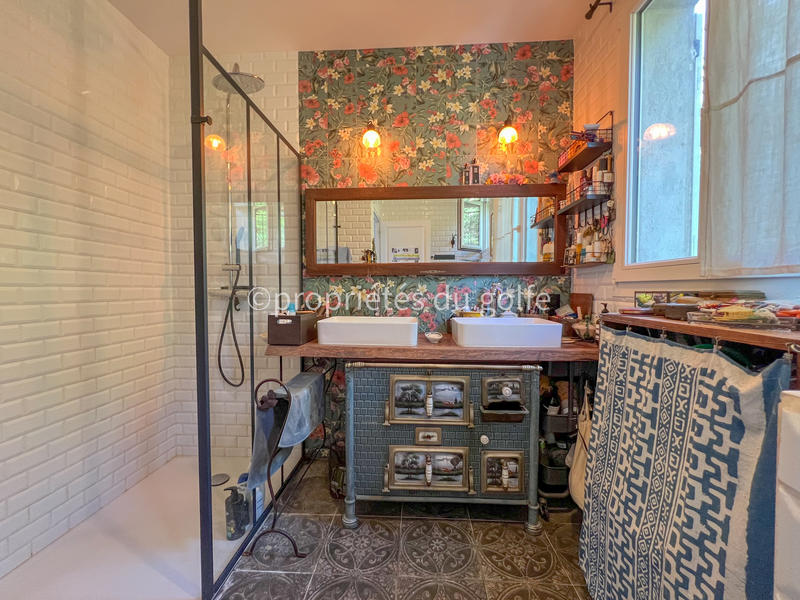 Maison - 207 m² - 7 pièces