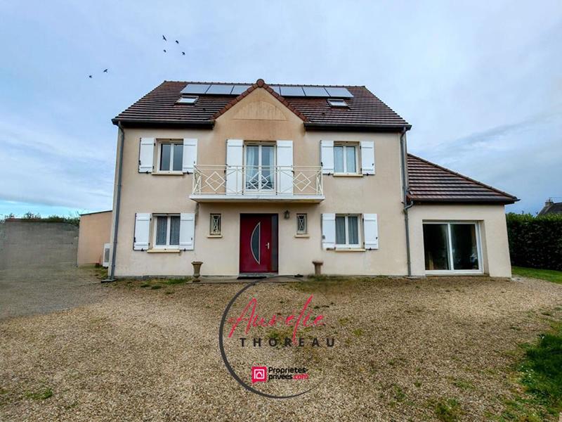 Maison - 202 m² - 9 pièces