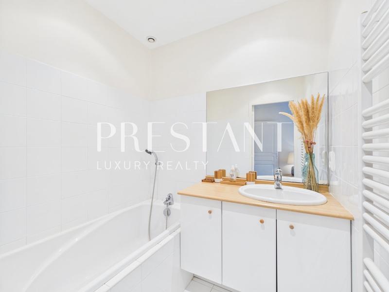 Maison - 250 m² - 7 pièces