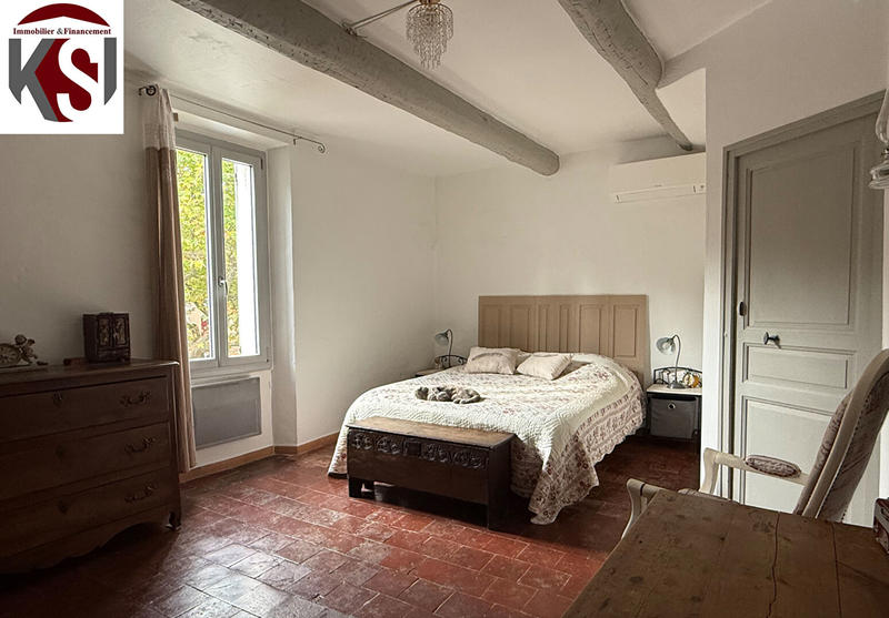 Maison - 214 m² - 6 pièces