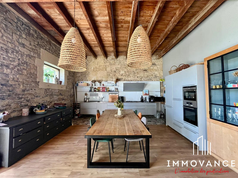 Maison - 335 m² - 8 pièces