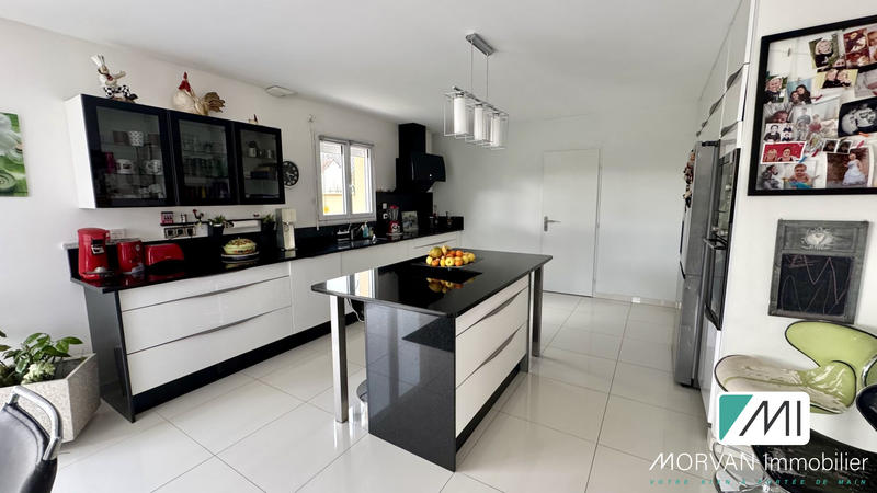 Maison - 228 m² - 8 pièces