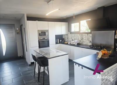 Maison - 98 m² - 4 pièces