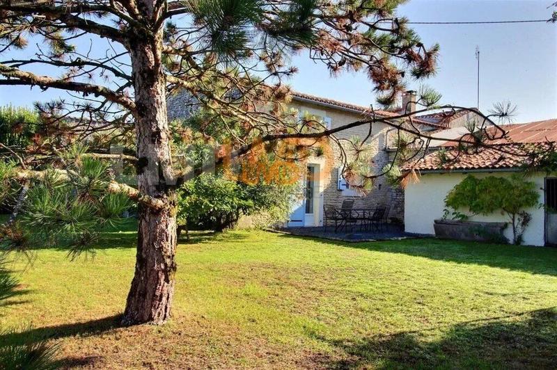 Maison - 232 m² - 8 pièces