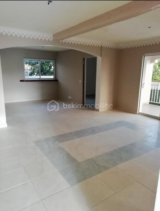 Maison - 280 m² - 14 pièces