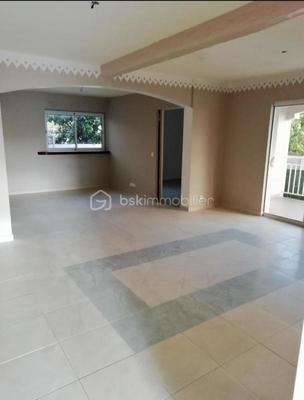 Maison - 280 m² - 14 pièces