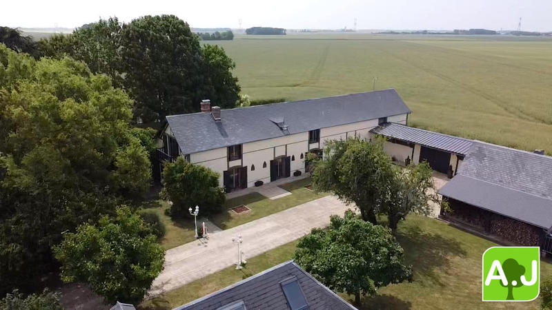 Maison - 180 m² - 8 pièces