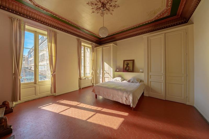 Appartement - 198 m² - 5 pièces