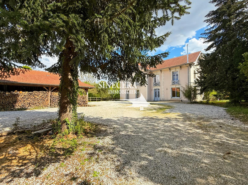 Maison - 360 m² - 14 pièces