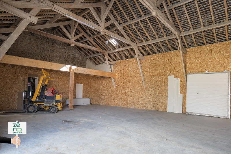 Local commercial - 147 m² - 1 pièce