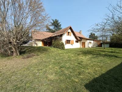 Maison - 220 m² - 7 pièces