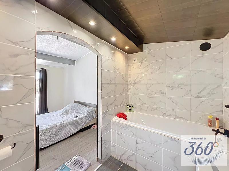 Maison - 185 m² - 7 pièces