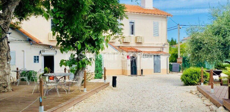 Local commercial - 20 pièces