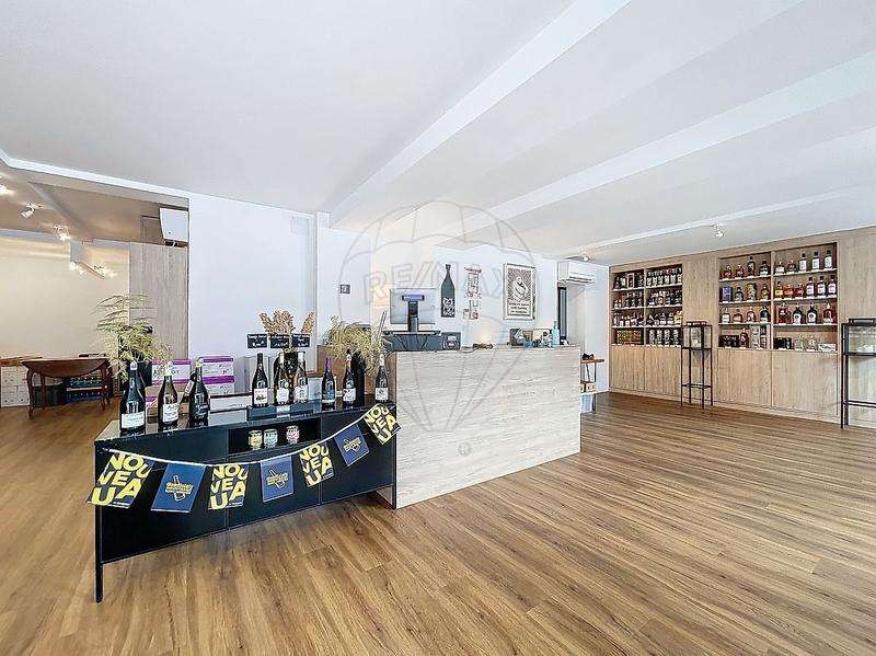 Magasins - 97 m² - 4 pièces