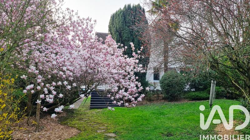 Maison - 220 m² - 8 pièces