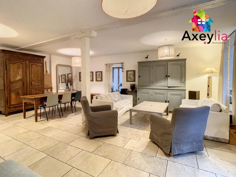 Maison - 258 m² - 12 pièces