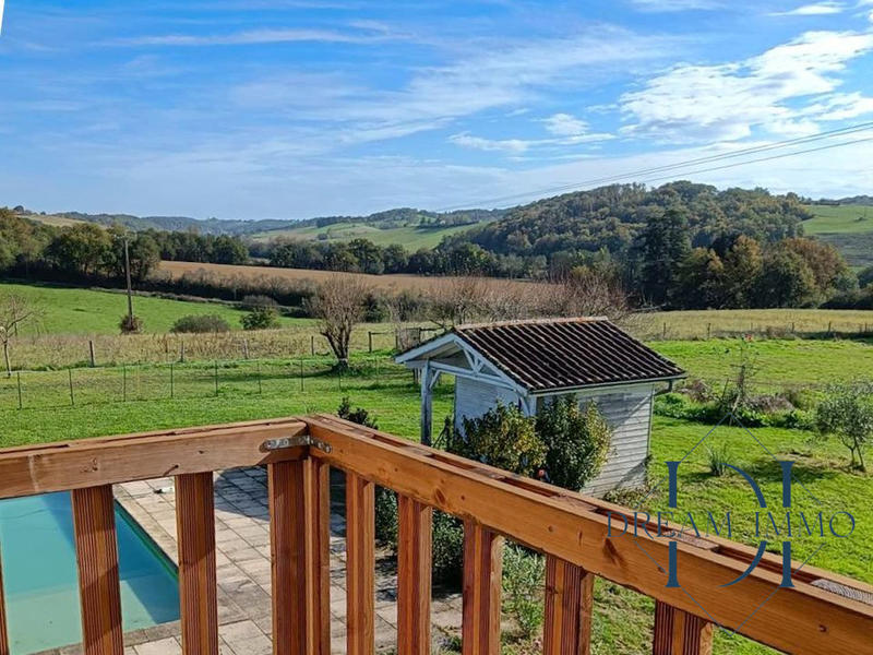 Maison - 200 m² - 7 pièces