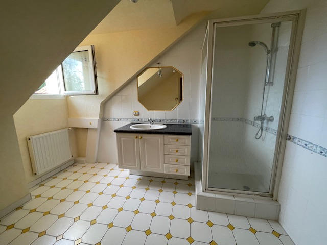 Maison - 215 m² - 7 pièces