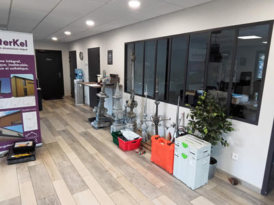 Local commercial - 2 200 m² - 3 pièces