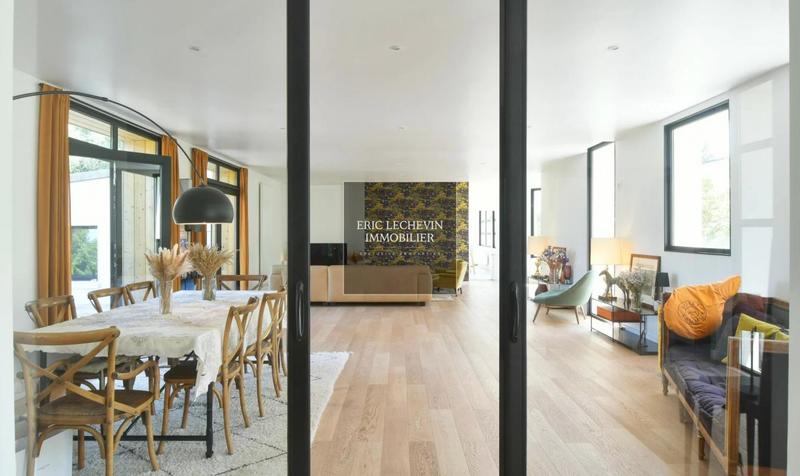 Maison - 330 m² - 7 pièces