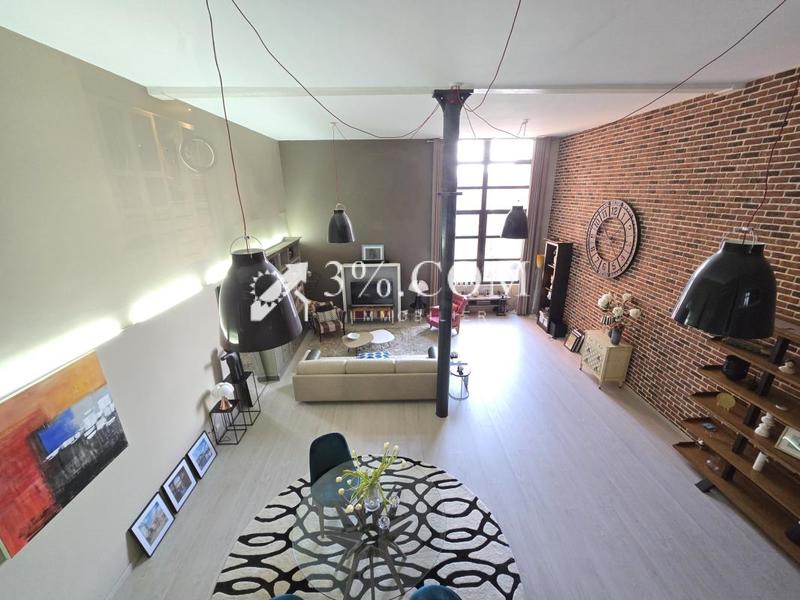 Loft - 158 m² - 5 pièces