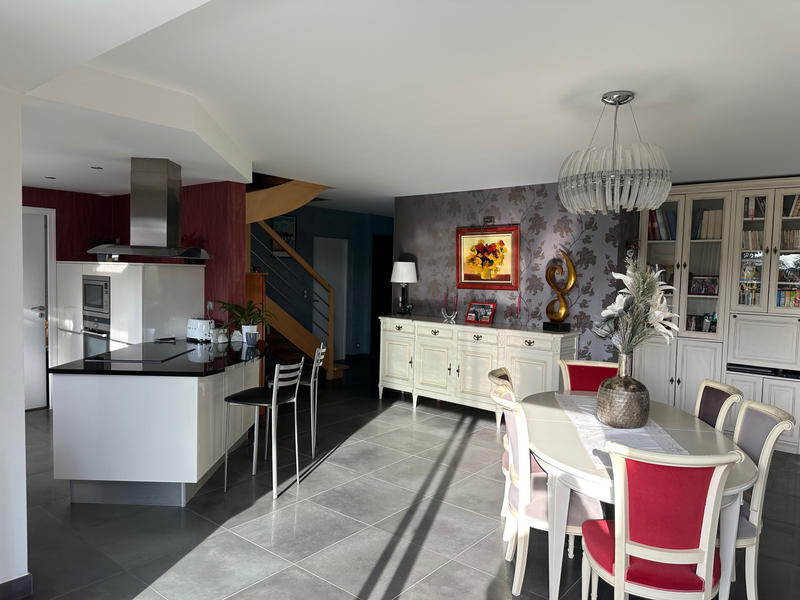 Maison - 200 m² - 6 pièces