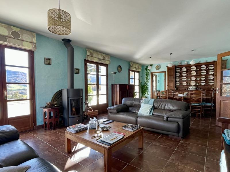 Maison - 240 m² - 9 pièces