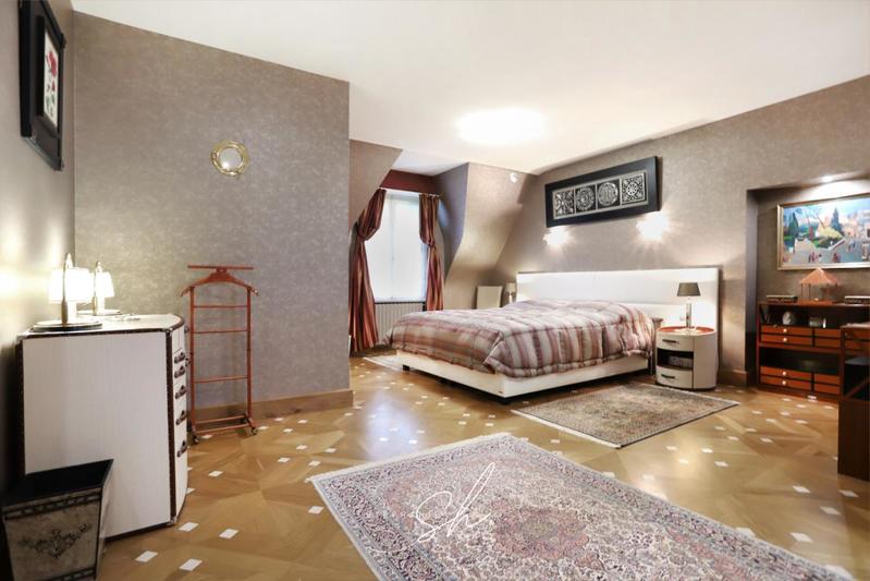 Maison - 380 m² - 14 pièces