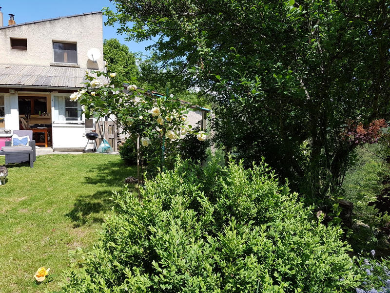 Propriété - 240 m² - 9 pièces