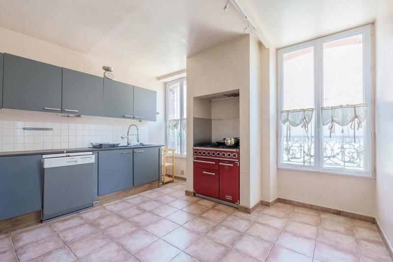 Maison - 201 m² - 9 pièces