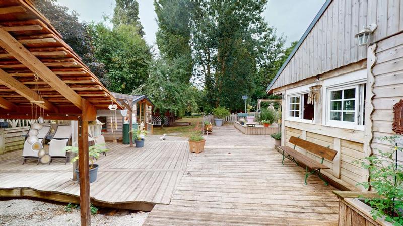 Maison - 230 m² - 8 pièces