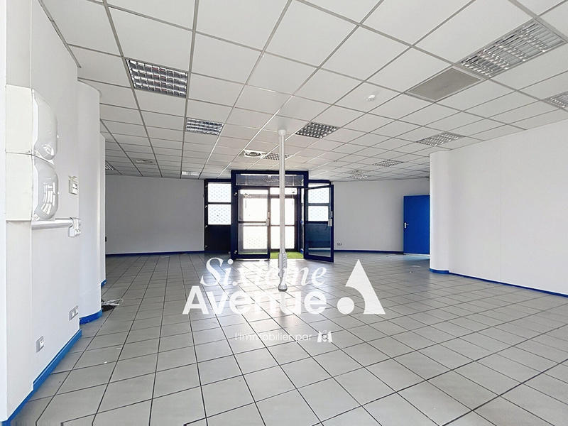 Local d'activité / Entrepôt - 925 m²