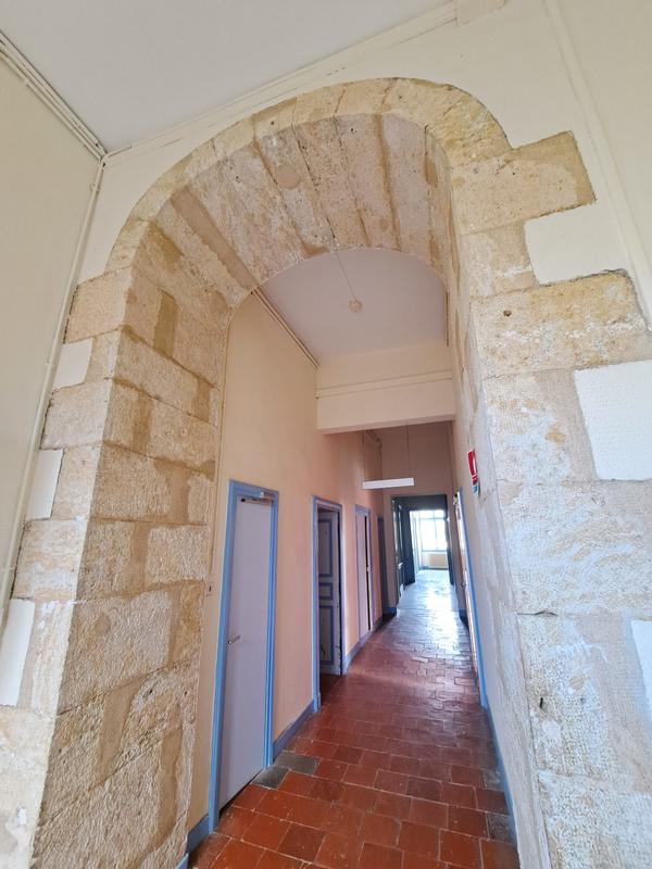 Château - 5 346 m² - 1 pièce