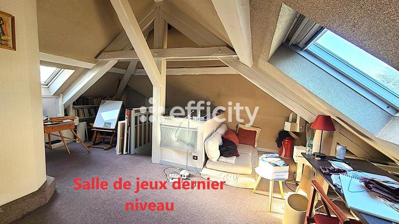 Maison - 210 m² - 7 pièces