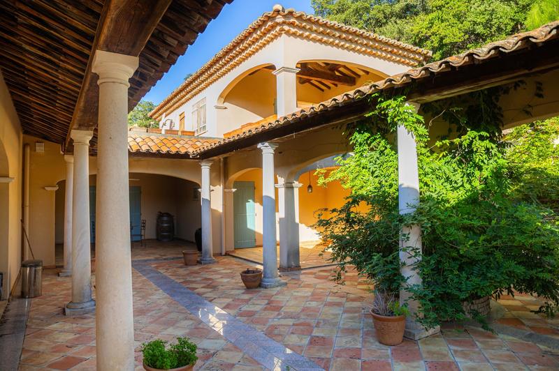 Maison - 195 m² - 6 pièces