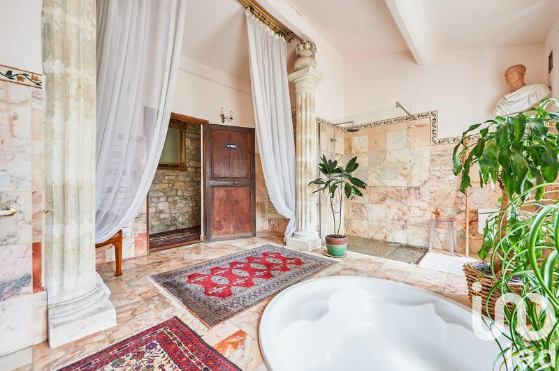 Maison - 230 m² - 6 pièces