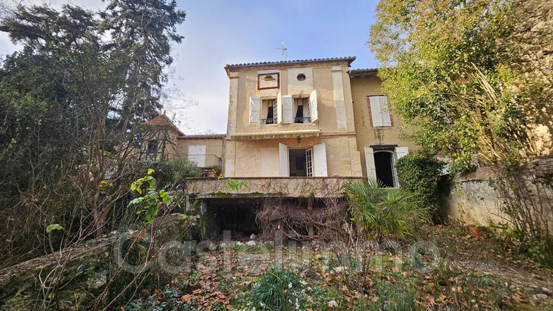 Maison - 210 m² - 6 pièces