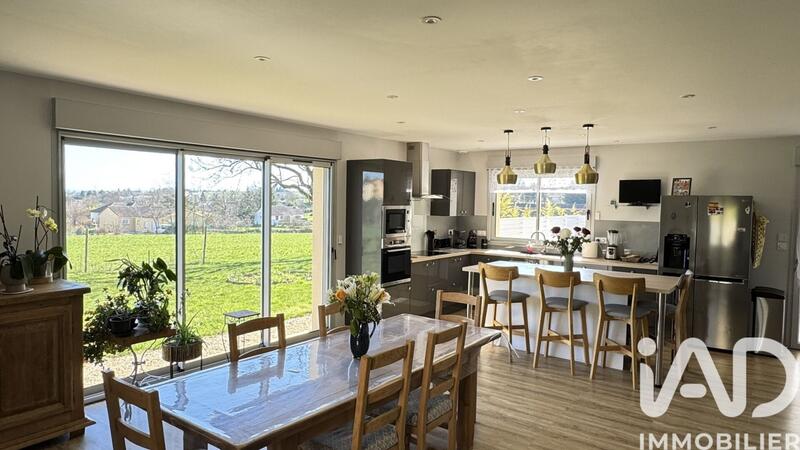 Maison - 122 m² - 5 pièces