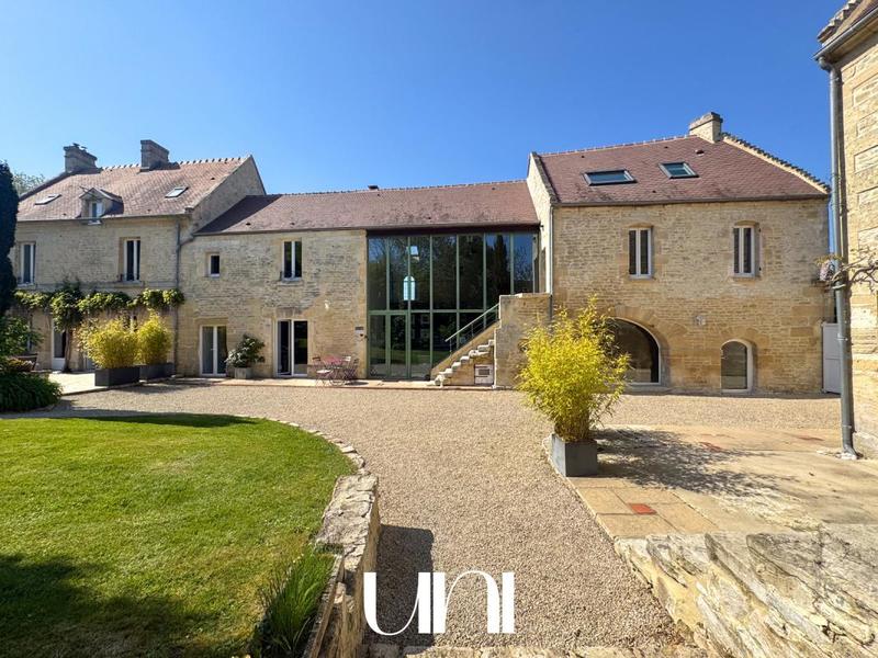 Maison - 305 m² - 11 pièces