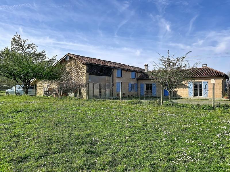 Maison - 270 m² - 12 pièces