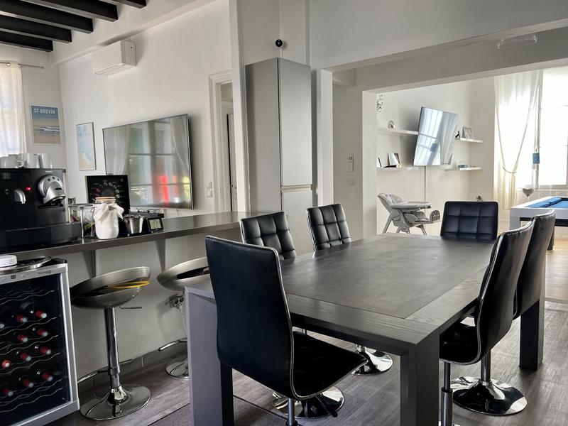 Maison - 300 m² - 8 pièces