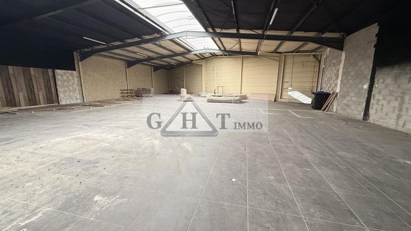 Entrepôt - 1 178 m²