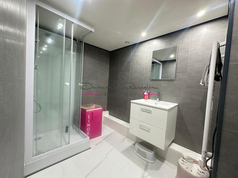 Maison - 245 m² - 8 pièces