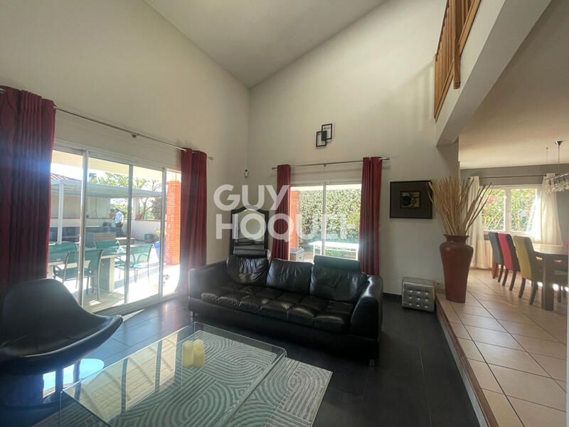 Maison - 208 m² - 4 pièces