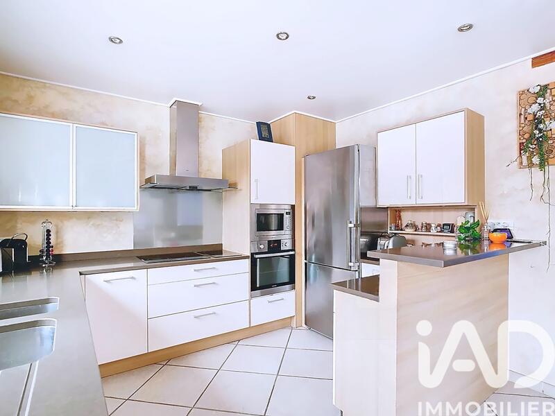 Maison - 179 m² - 8 pièces