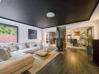 Pavillon - 150 m² - 6 pièces