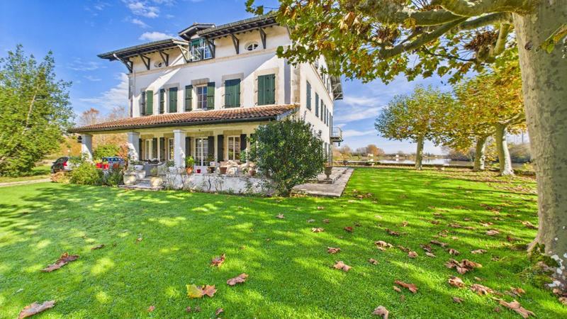 Propriété - 450 m² - 12 pièces