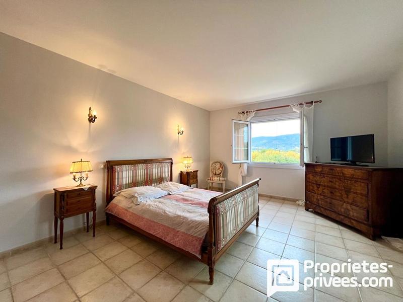 Maison - 230 m² - 7 pièces